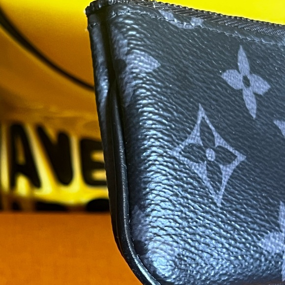 Louis V❌LIKE NEW❌Reverse Monogram Eclipse Trio Messenger Pouch - Picture 3 of 9